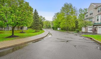 4 Cambridge Dr 4, Danbury, CT 06811