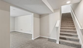 1112 32nd St SE, Altoona, IA 50009