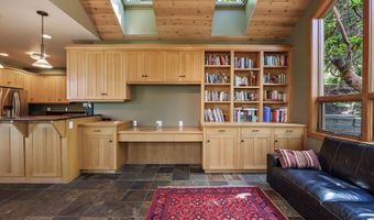 940 Pinecrest Ter, Ashland, OR 97520