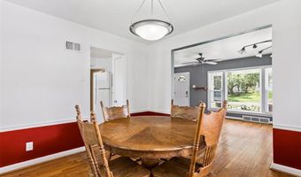7133 Circleview Dr, Affton, MO 63123