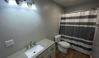 913 Pine Ave, Alma, MI 48801