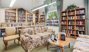 16 Greenways Ln, Lakewood, NJ 08701