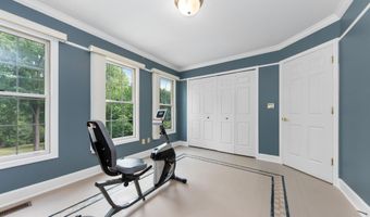 2086 Valleyview Dr, Ann Arbor, MI 48105