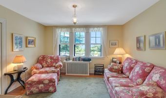 13 Serpentine Dr, Middletown, NJ 07748