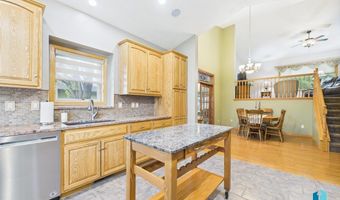 605 S Palmer Dr, Brandon, SD 57005