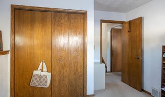 3200 S HUCKLEBERRY Ln, Appleton, WI 54915