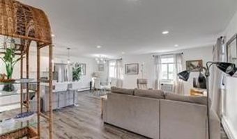 66 Girard Ave 423, Newport, RI 02840