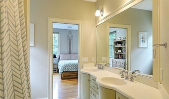 10 Owl Tree Ln, East Greenwich, RI 02818
