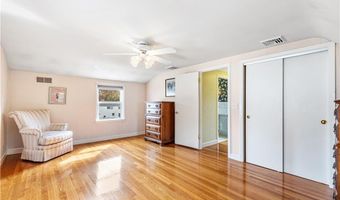 124 Longview Dr, Cranston, RI 02920