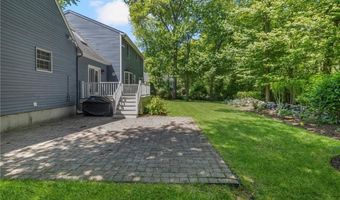 15 Secluded Dr, Narragansett, RI 02882