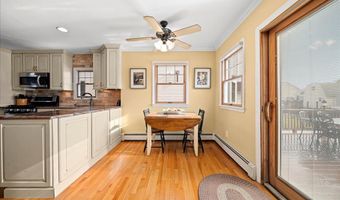 16 Gibbs Rd, Amity Harbor, NY 11701