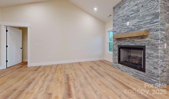 15 Woodchuck Cv, Alexander, NC 28701