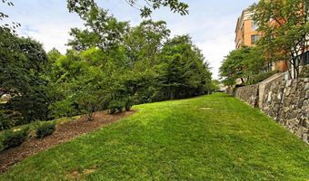2200 N WESTMORELAND St N 409, Arlington, VA 22213