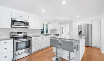 31 Conifer Dr, North Providence, RI 02904