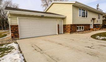 2203 N STATE St, Aberdeen, SD 57401