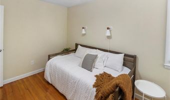 17 Wood Rd, Middletown, RI 02842