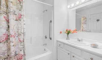 45 FOX Dr, Narragansett, RI 02882
