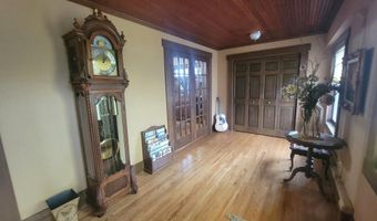 817 N Main St, Aberdeen, SD 57401