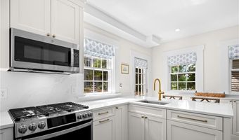 5 Pell St, Newport, RI 02840