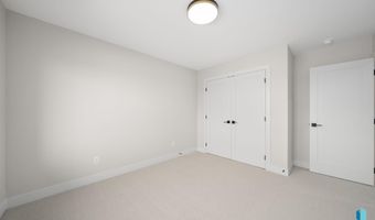 1517 W Autumn Cir, Brandon, SD 57005