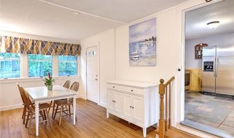 9 Roberta Dr, Barrington, RI 02806