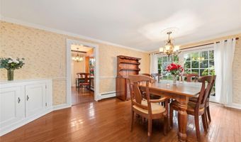 4 Coles Ave, Amityville, NY 11701