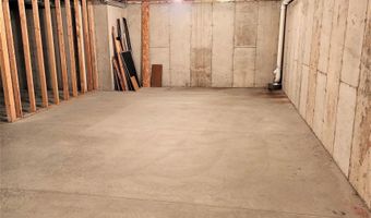 317 N Garfield St, Algona, IA 50511
