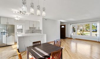 2430 S Shag Bark Trl, Arlington Heights, IL 60005