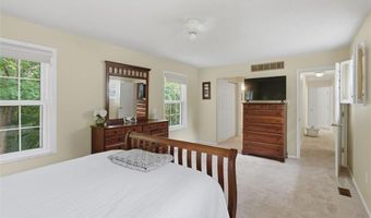 130 Holly Garden Dr, Ballwin, MO 63021