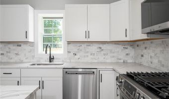 1008 Toll Gate Rd, Warwick, RI 02886