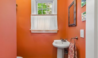 17 Ridge Rd, Danbury, CT 06810