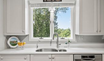 190 Vaughn Hill Rd, Bolton, MA 01740