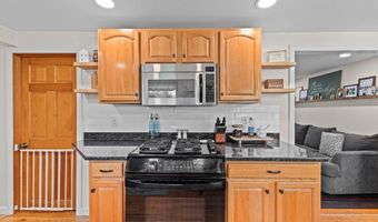 26 Algerine St, Berkley, MA 02779