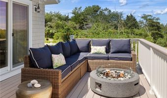 17 Goose Island Rd, Narragansett, RI 02882
