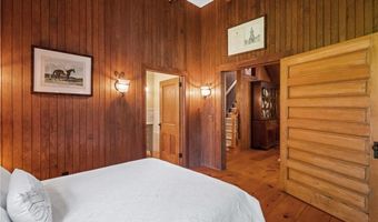 3 Hazard Ave, Newport, RI 02840