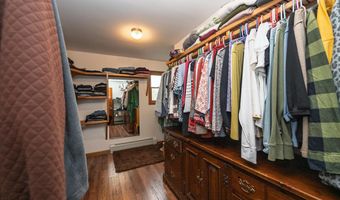 4 Debbie Dr, Altamont, NY 12009