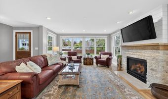 42 Windsor St, Jamestown, RI 02835