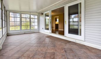 1040 E MOORPARK Ave, Appleton, WI 54911