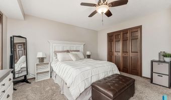 205 S Sunshine Ave, Brandon, SD 57005