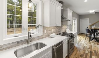 8 Stone Creek Dr, Brentwood, NH 03833