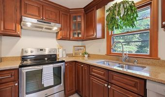 5 Nelson St, Attleboro, MA 02703