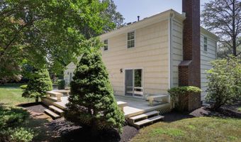 11 Lyon Rd, Middletown, NJ 07748