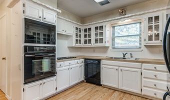 6829 NW 27th St, Bethany, OK 73008