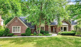 9015 Admirals Pointe Dr, Indianapolis, IN 46236