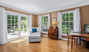 10 Buttonwood Rd, Bedford, NH 03110