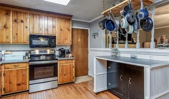 103 Heatherwood Ln, Yorktown, VA 23692