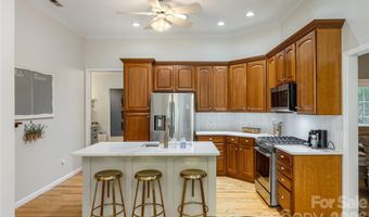 7 Oak Hollow Dr, Asheville, NC 28805