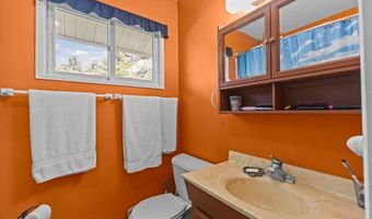 17 Woodland Dr, Barre, VT 05641