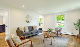 1 Cheshire Dr, Barrington, RI 02806
