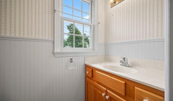 151 S Main St, Allentown, NJ 08501